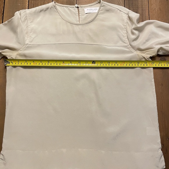 Everlane Silk top in off white - Picture 9 of 9
